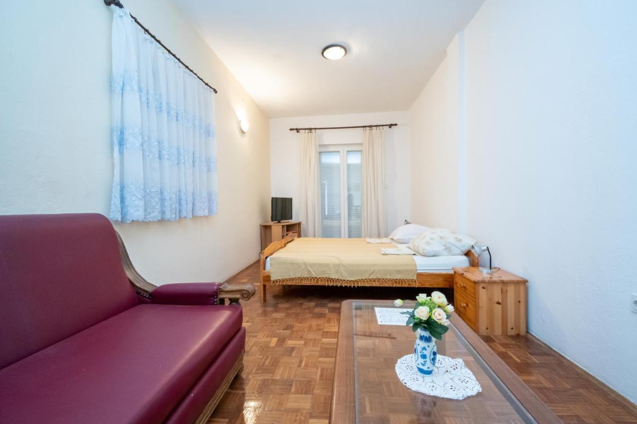 Apartments And Rooms By The Sea Posedarje, Novigrad - 21123 Esterno foto